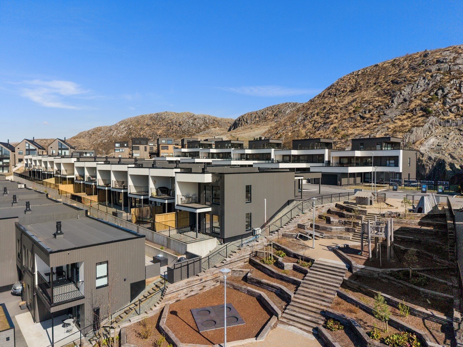 Kodlidalen er et nytt og populært boligområde med høy trivsel for både store og små. Galleribilde