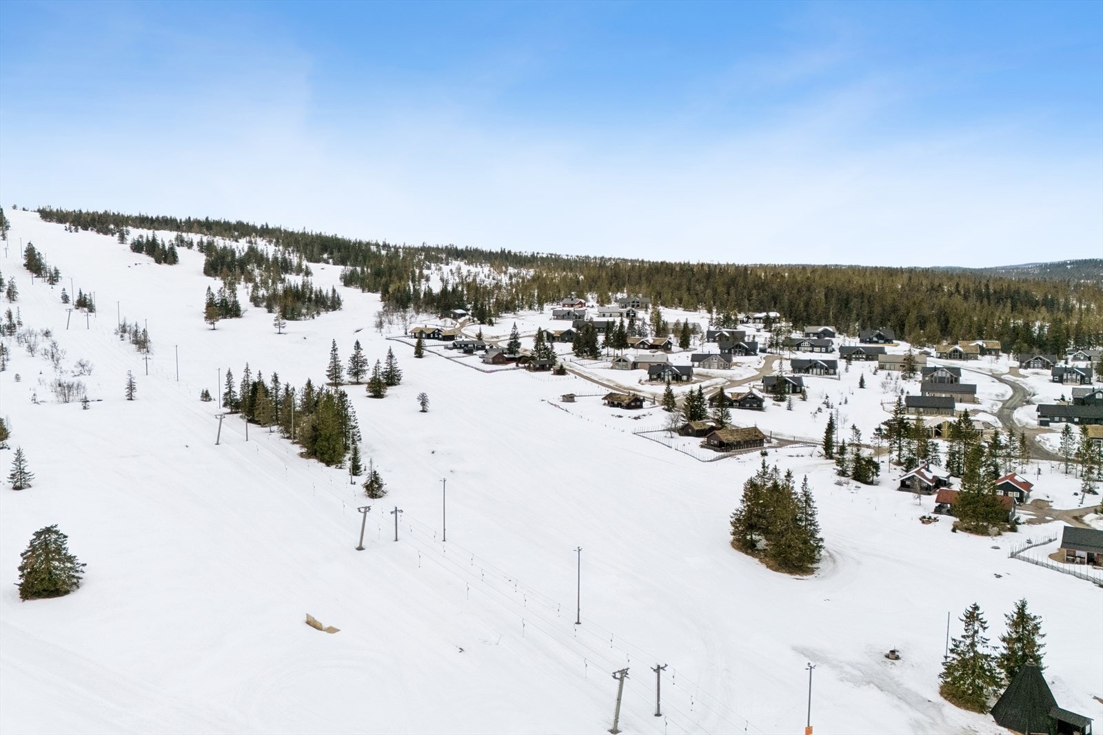 Med Budor Skianlegg kun 100 meter unna og langrennsløyper 30 meter fra hytta, er dette en ekte ski-in/ski-out-destinasjon. Galleribilde
