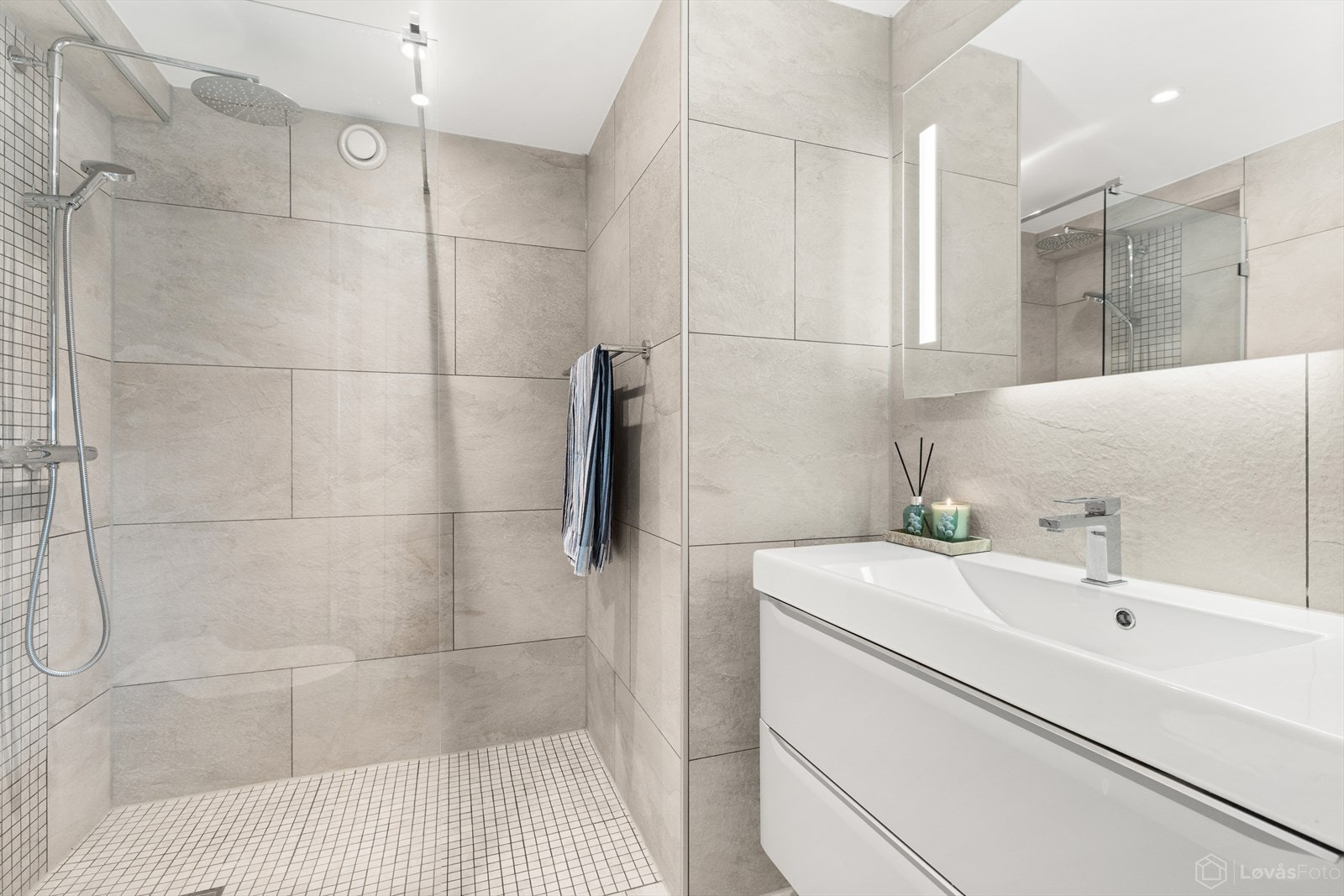 Badet har behagelige varmekabler i gulvet. Galleribilde
