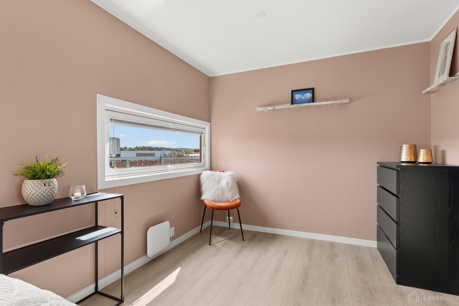 Her er det også god plass til skrivepult m.m. Galleribilde