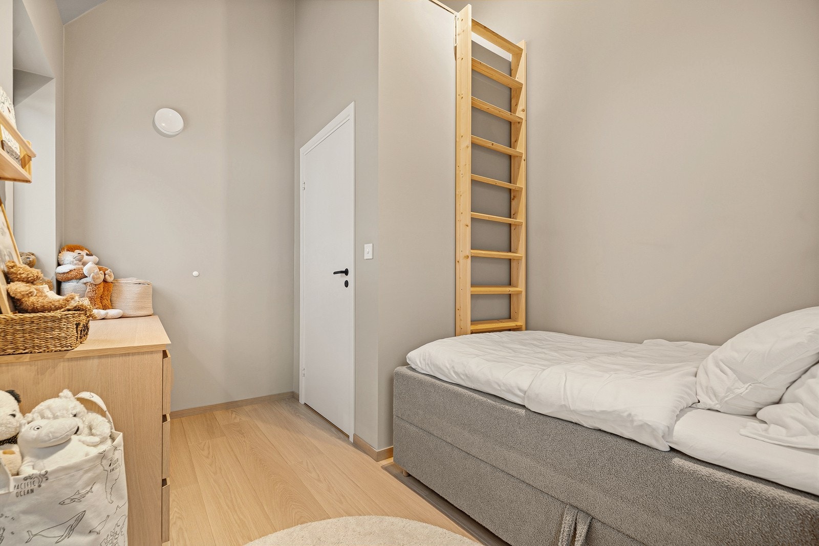 Soverom 3 - stige med adkomst til romslig hems! Galleribilde