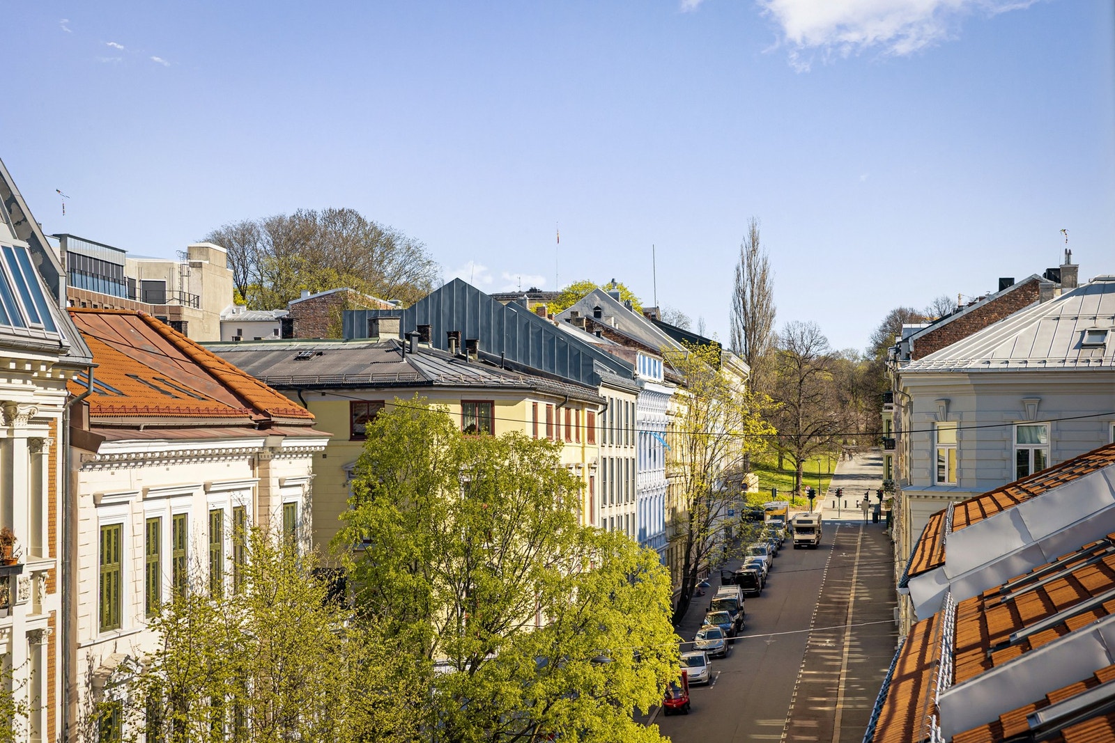 Soverom 2 har utgang til en fransk balkong, som bidrar til godt lysinnslipp og en luftig romfølelse. Galleribilde