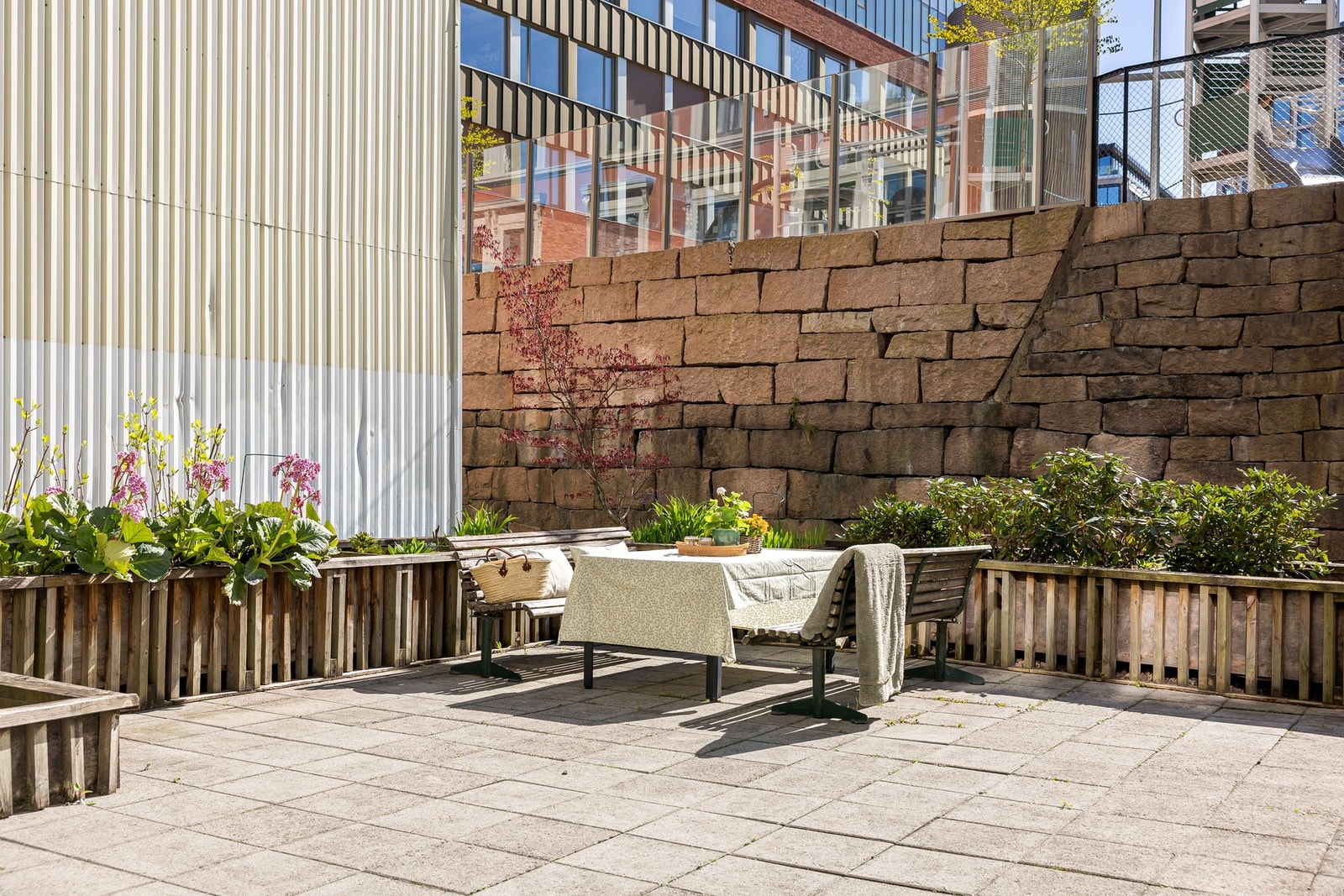Sameiet har en pent opparbeidet bakgård. Galleribilde