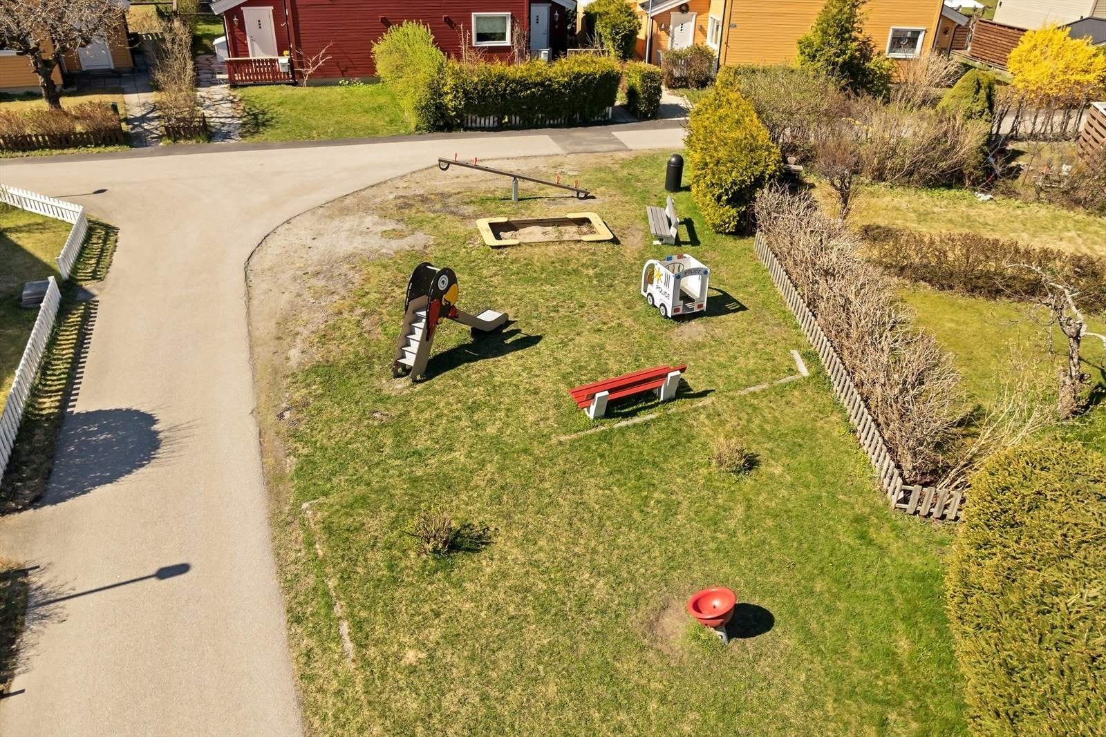 Lekeplass på fellesområde. Galleribilde