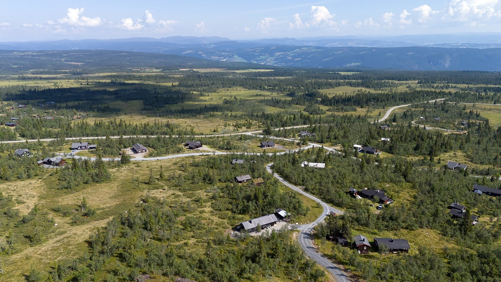 Beliggenheten kombinerer naturnærhet med tilgjengelighet, kun 30-40 minutter fra Lillehammer sentrum. Galleribilde