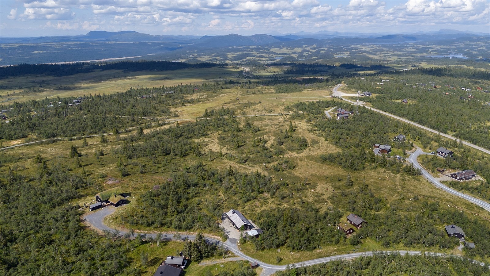 For alpinentusiaster er det ca 30 minutters kjøring til Skeikampen med sine 11 heiser. Galleribilde