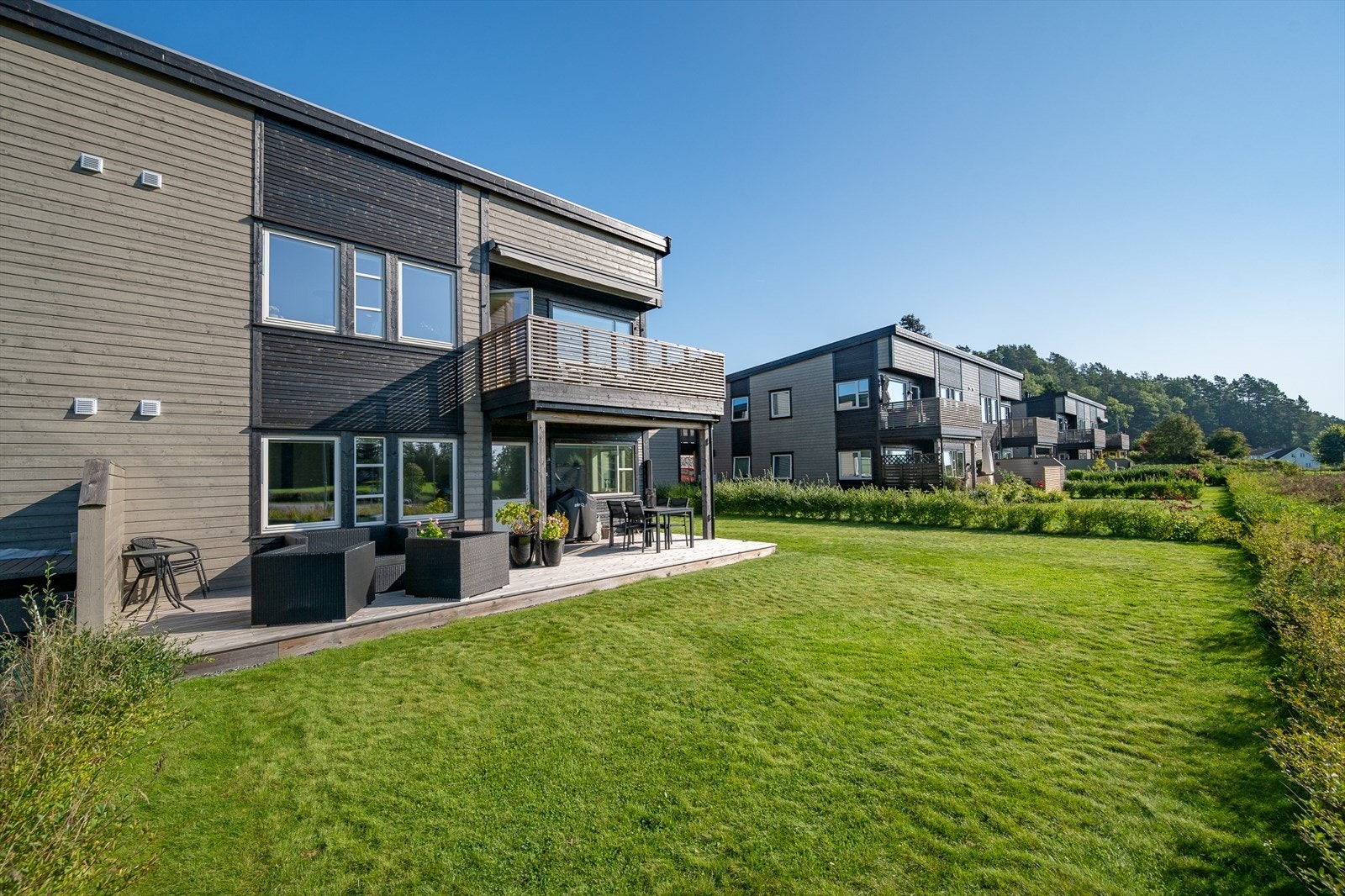 Pent opparbeidet og lettstelt hage Galleribilde