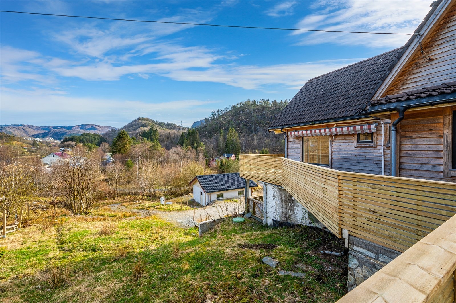Her får du en bolig med karakter - og en tomt som åpner for mange muligheter. Galleribilde