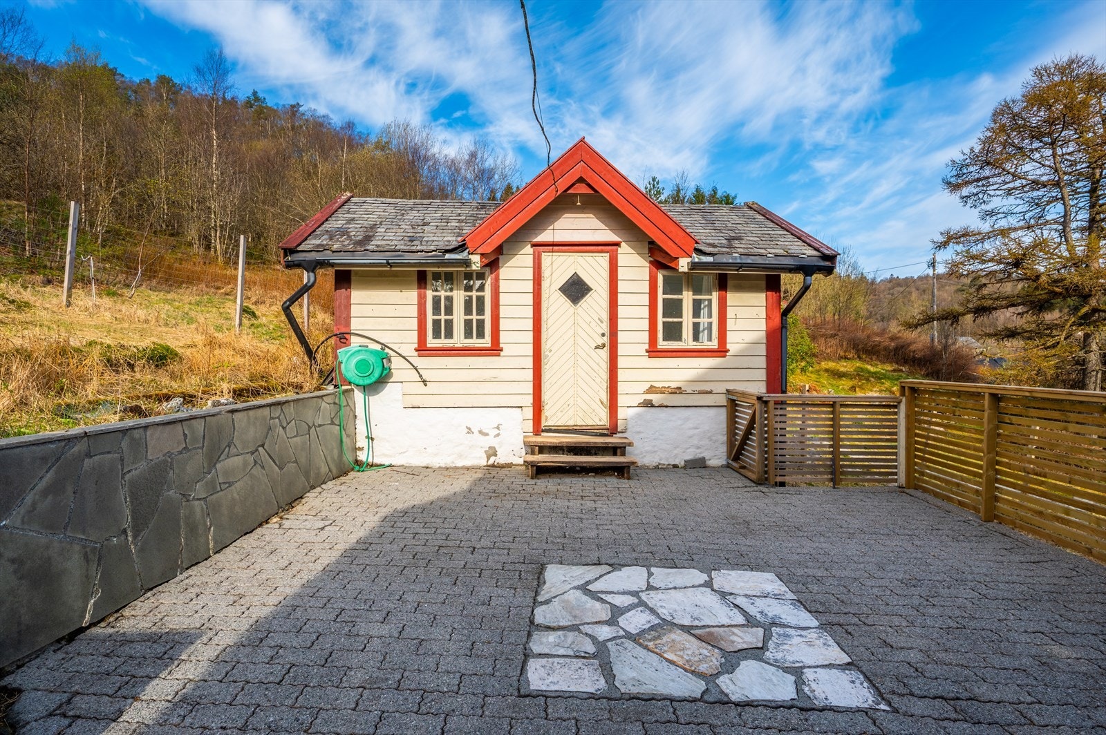 Uthuset gir ekstra rom for lagring, hobby eller praktisk bruk. Galleribilde
