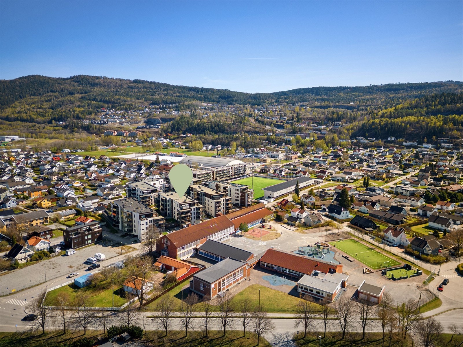 Med Mjøndalen barneskole i umiddelbar nærhet, er dette en ideell beliggenhet for små familier. Galleribilde