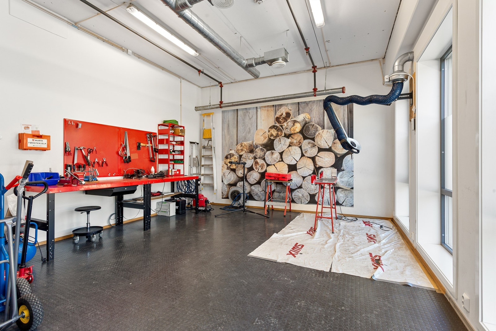 En velutstyrt smørerom og snekkerbod står til fri disposisjon for alle beboere. Galleribilde