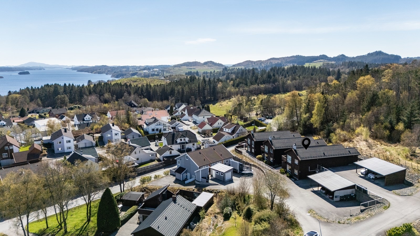I nærområdet er det et godt miljø med gode aktivitetstilbud for barn og ungdom. Golfbanen har seilt opp som et populært samlingspunkt. Galleribilde