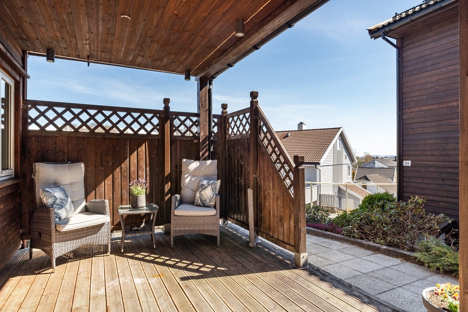 Overbygd terrasse - perfekt for lange sommerkvelder Galleribilde
