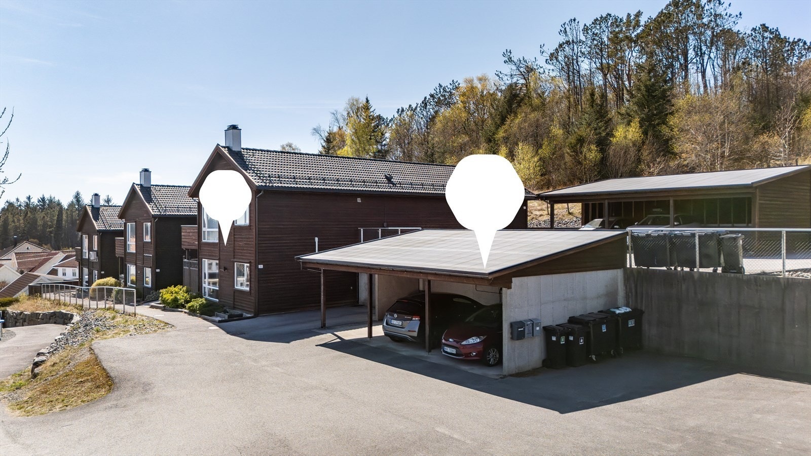 Rolig i ende av gate uten gjennomgangstrafikk ligger denne leiligheten i Århaugvegen 22 fint til på Kolnes. Galleribilde