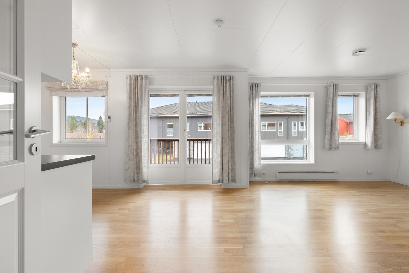 Leiligheten har en innbydende kjøkken/stue løsning. Her har man full oversikt. Galleribilde