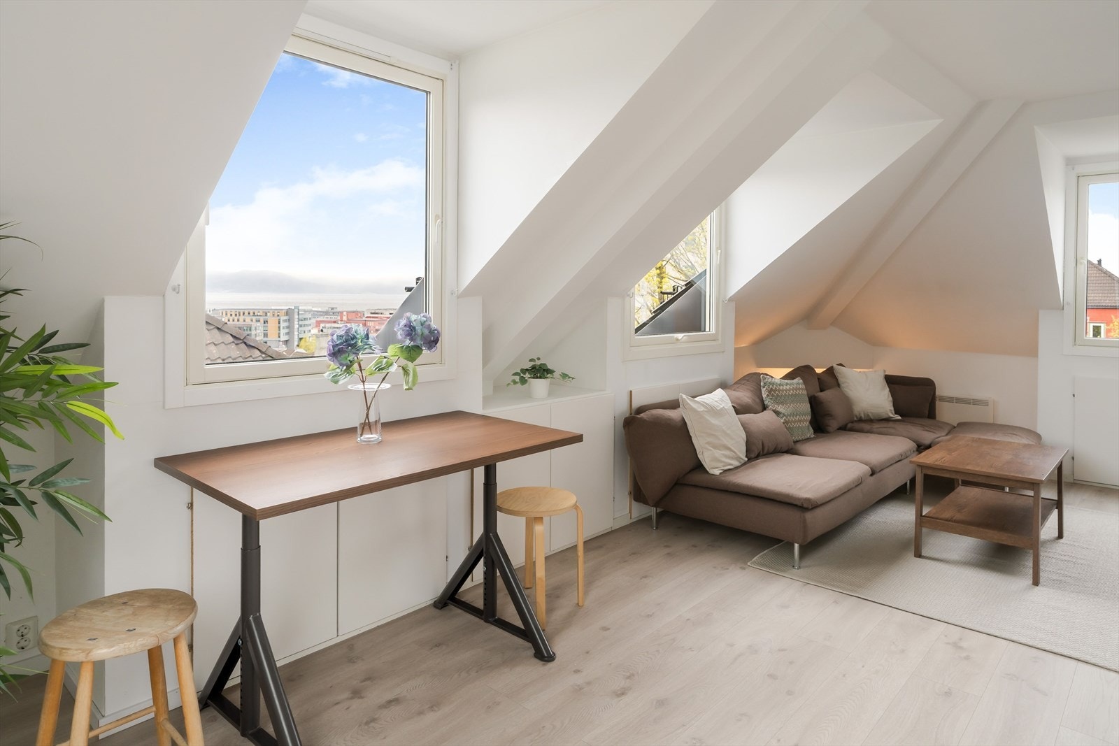 Leiligheten har praktisk lagring i vegger. Galleribilde