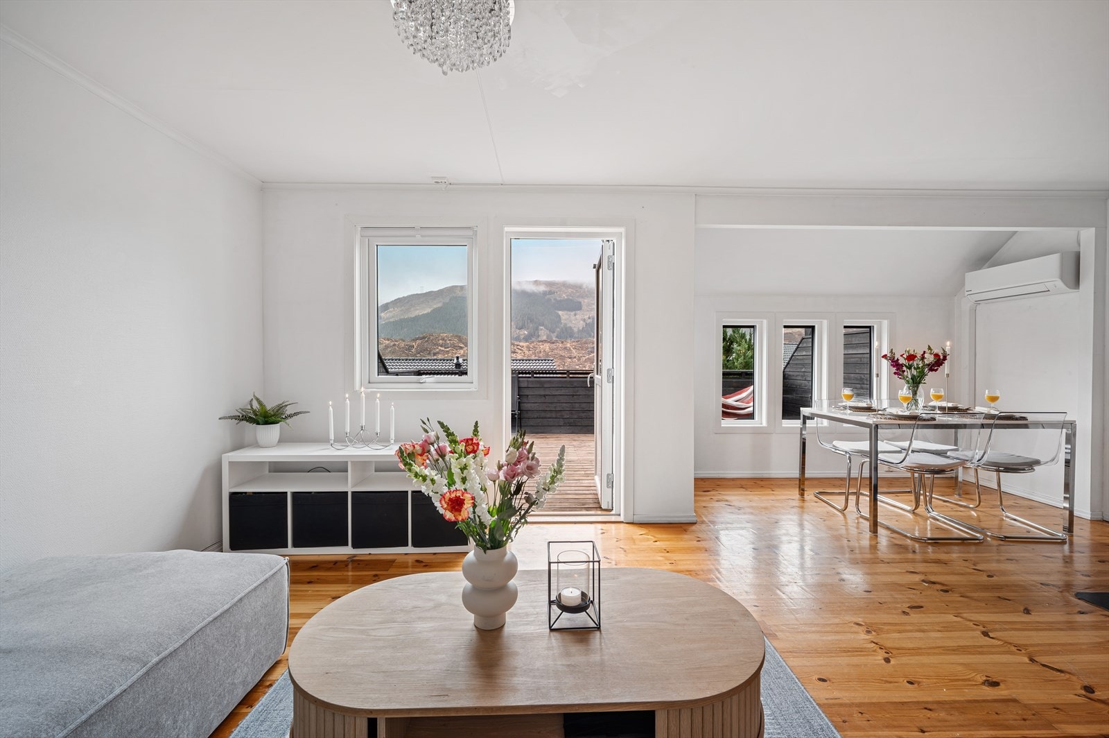 - Boligen har et BRA-i på 114 m² fordelt over 3 plan - Galleribilde