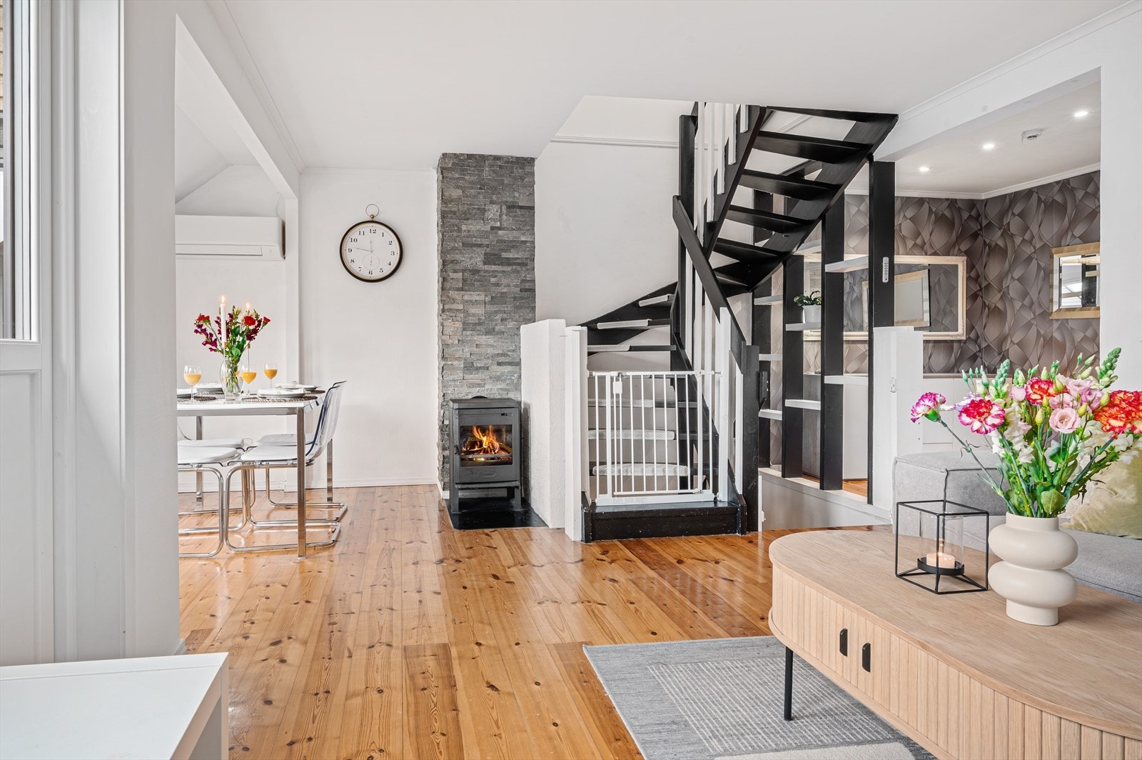 -Bosett deg i et trivelig og veletablert borettslag, og kort vei til alt du måtte behøve i hverdagen. Perfekt for barnefamilier! Galleribilde