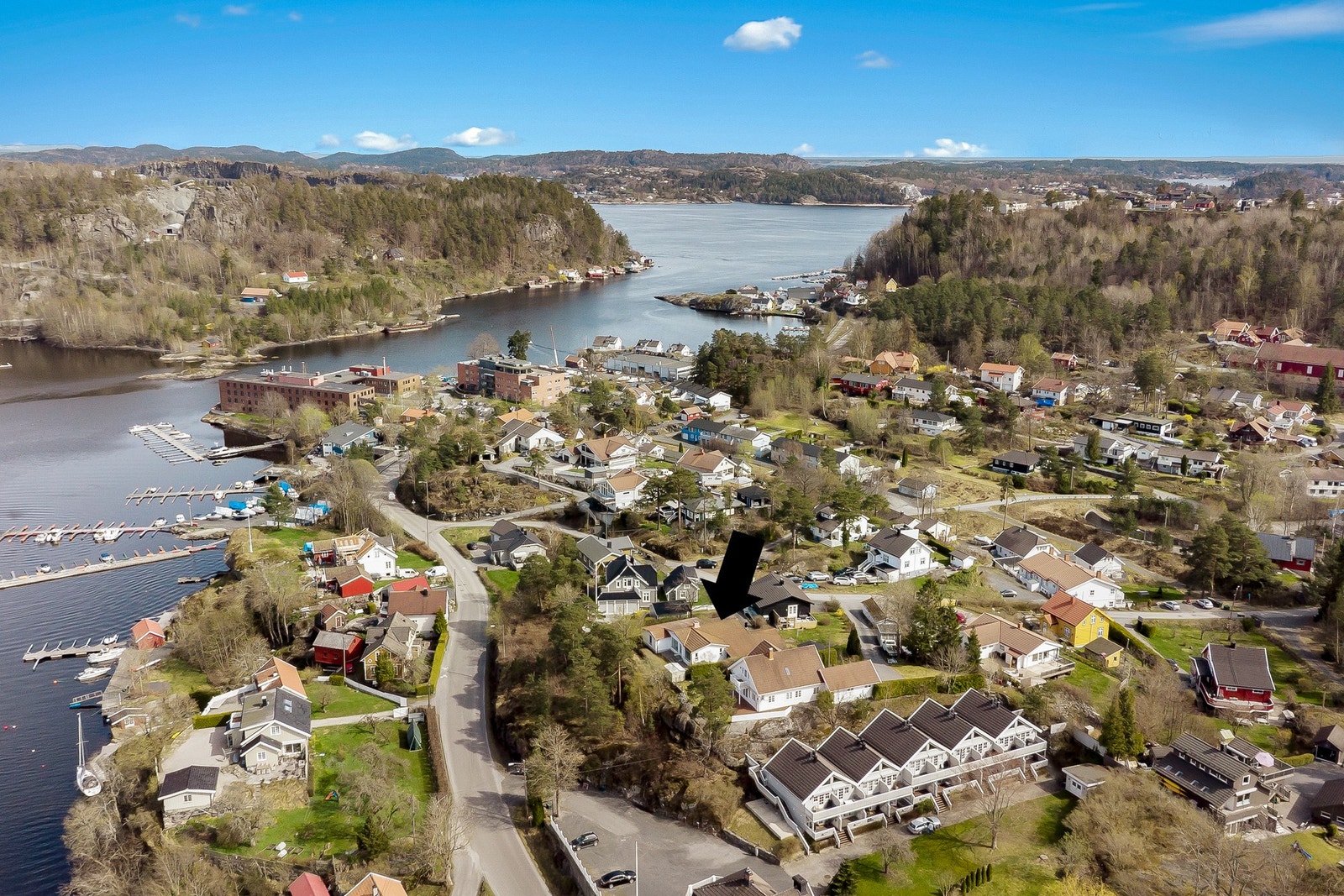 I nærområdet finner du flotte rekreasjonsområder som Lovisenberg, Tjenna, samt kort vei til skoler, barnehager og idrettsanlegg. Galleribilde