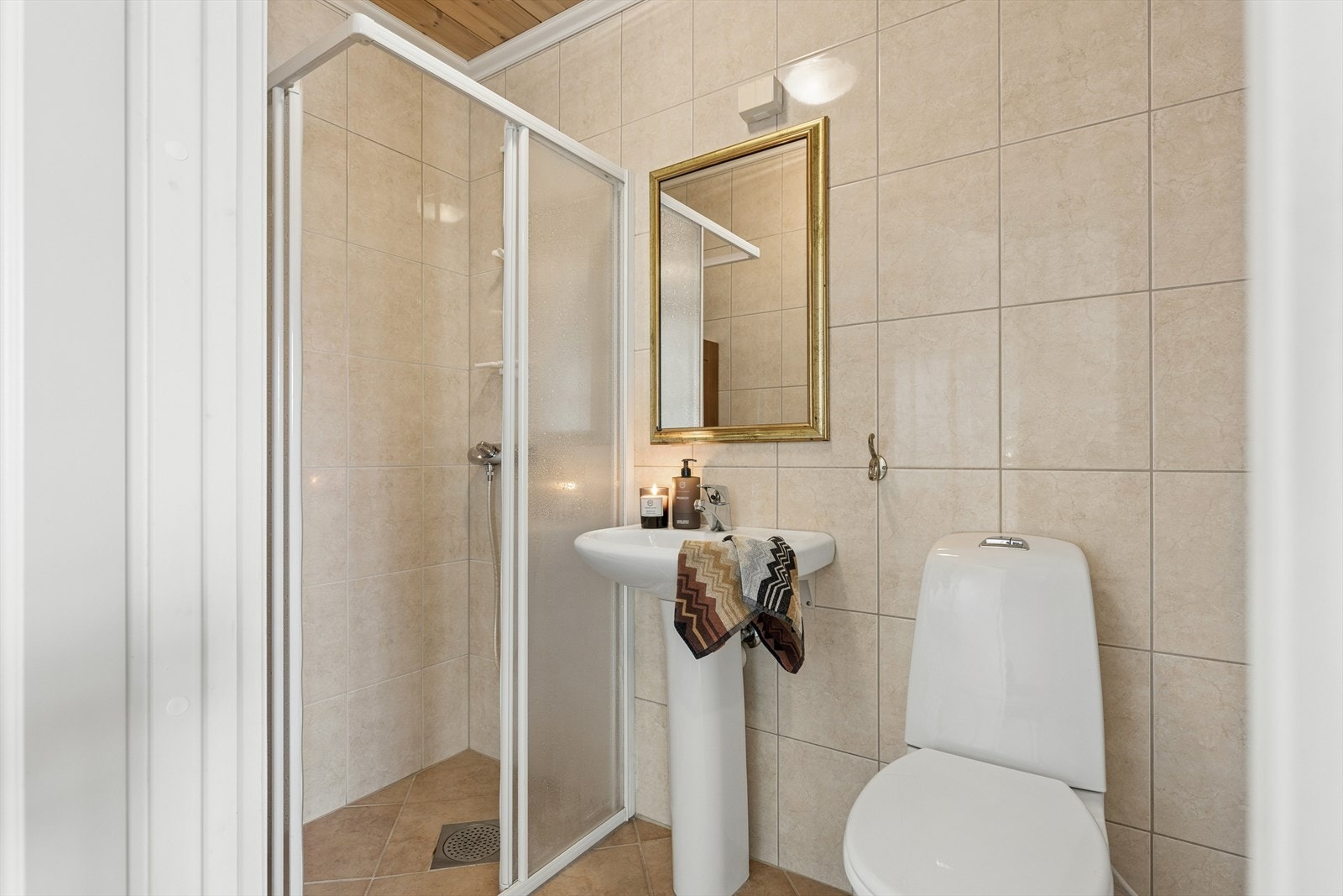 Baderom i hovedetasje. Galleribilde