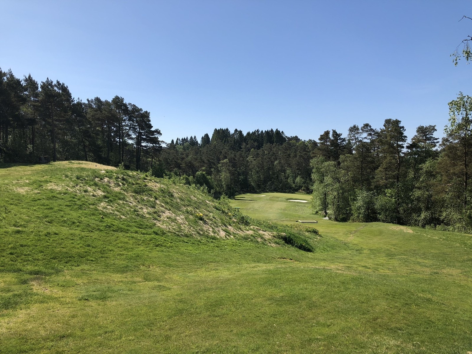 Hull 15 på Fana golfklubb ligger like nedenfor boligen. Nydelig akebakke om vinteren. Galleribilde