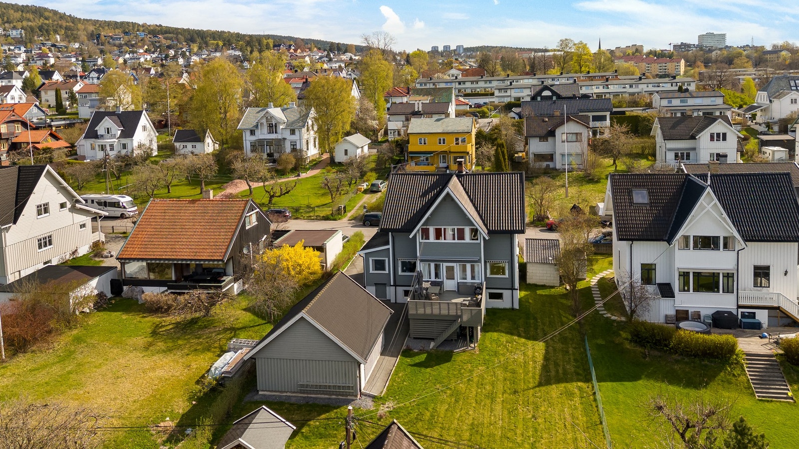 Hel tomannsbolig - spennende oppussingsprosjekt med stort utviklingspotensial! Galleribilde