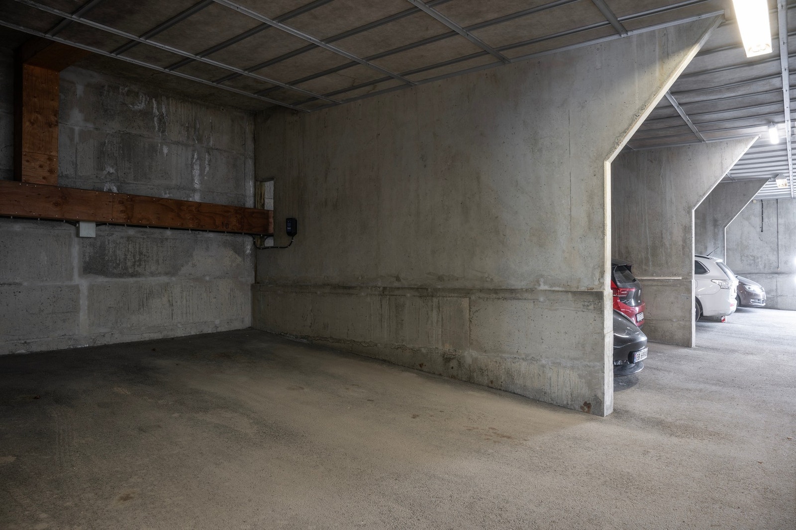 Leiligheten disponerer garasjeplass i felles garasjeanlegg, med mulighet for elbillader. Galleribilde