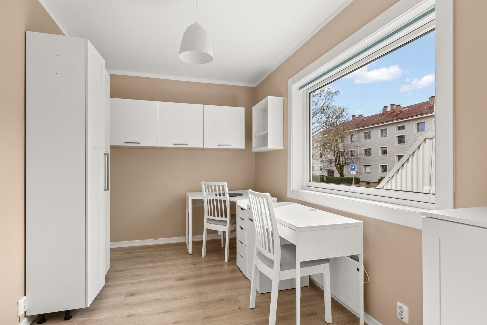 Det andre soverommet egner seg godt til barnerom, gjesterom eller kontor Galleribilde