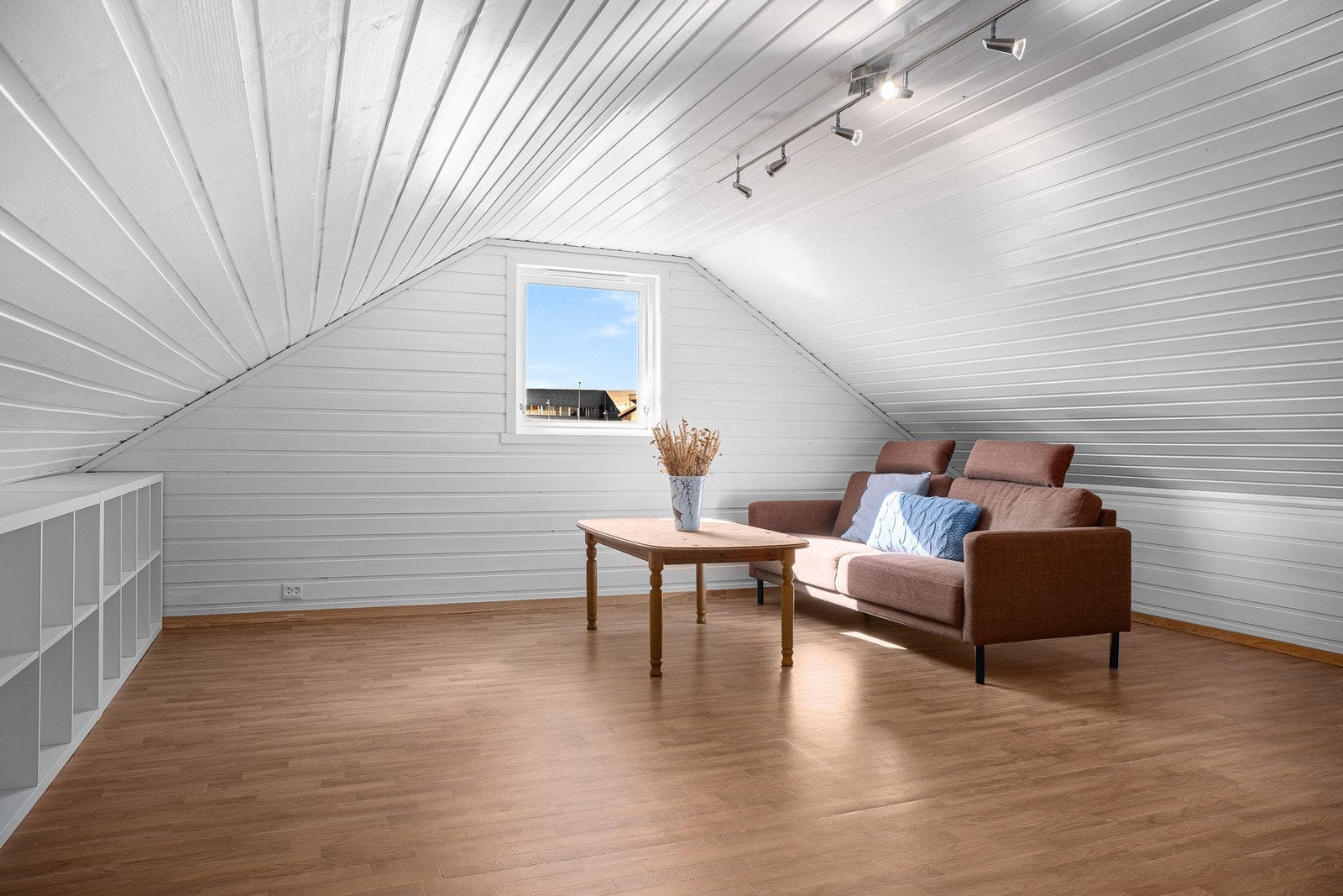 Det foreligger ikke godkjente tegninger for innredet loft hos kommunen. Galleribilde