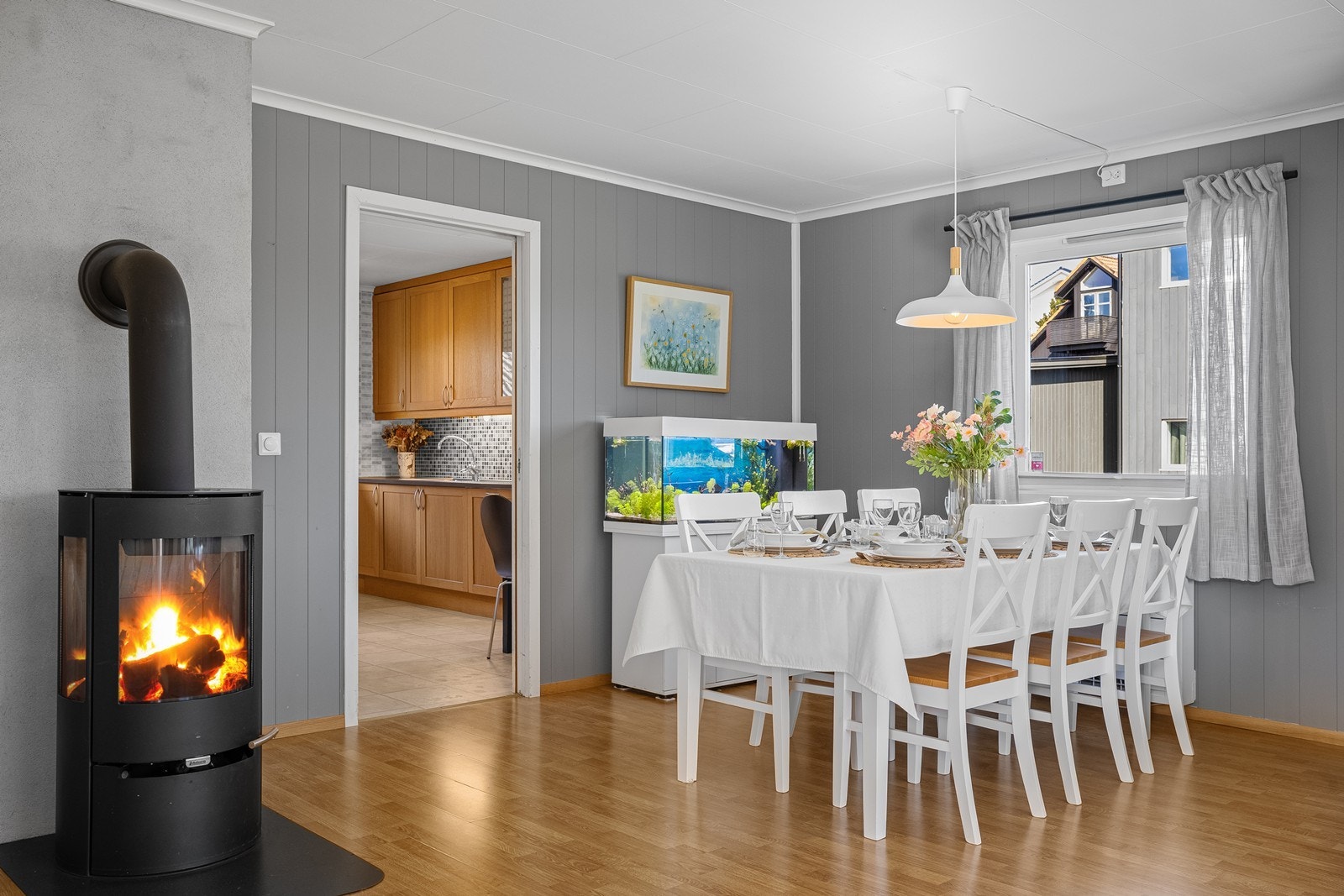 Naturlig plass til spisebord i stuen. Galleribilde
