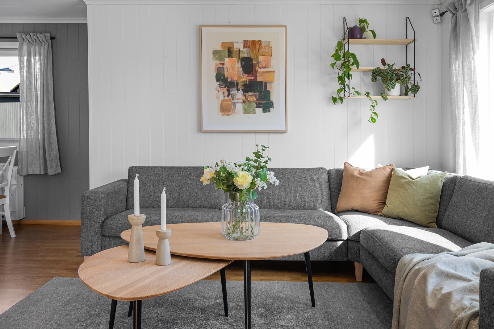 Fra stuen er det direkte tilgang til den ene terrassen. Galleribilde