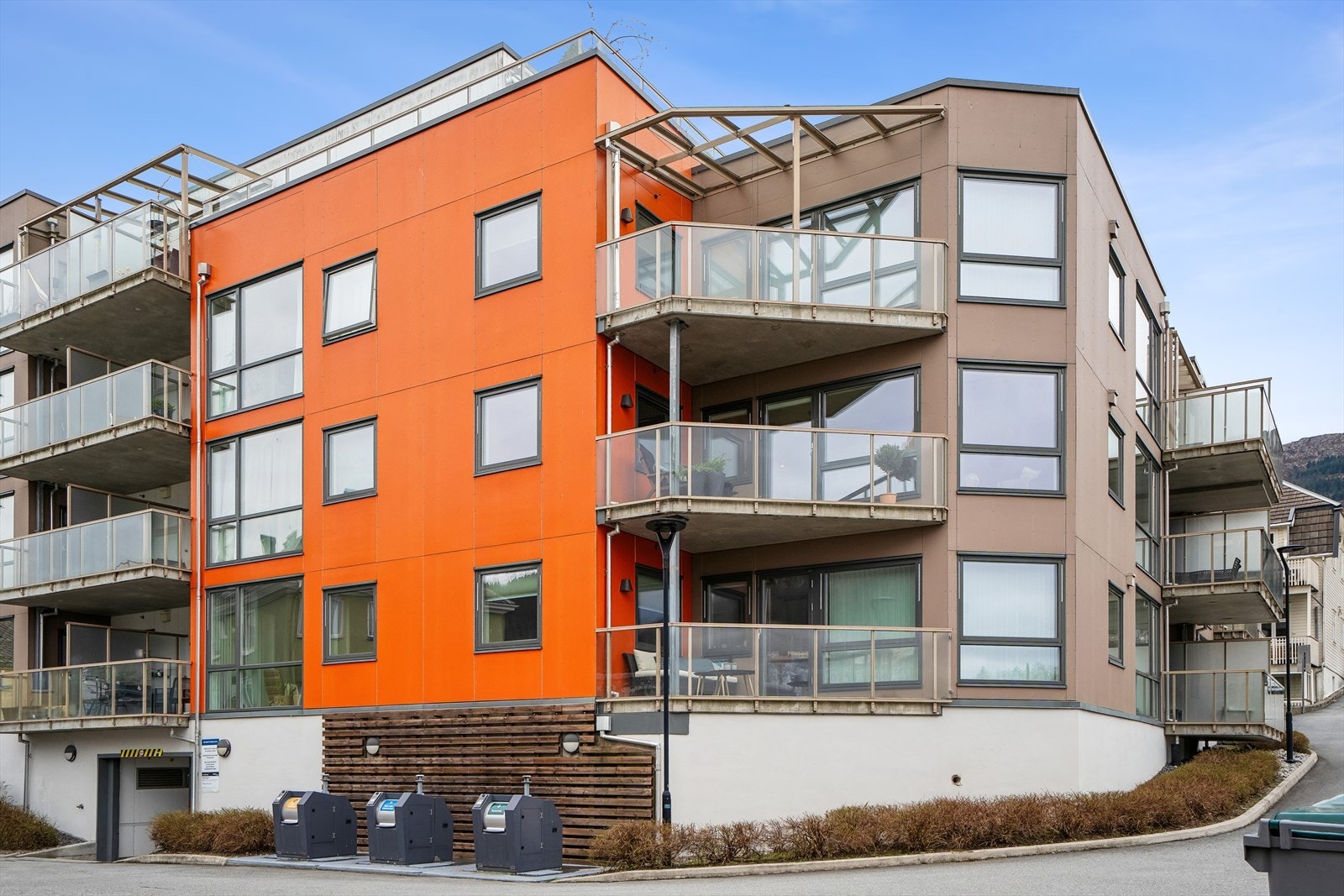 Moderne bygg fra 2017 med heis. Galleribilde