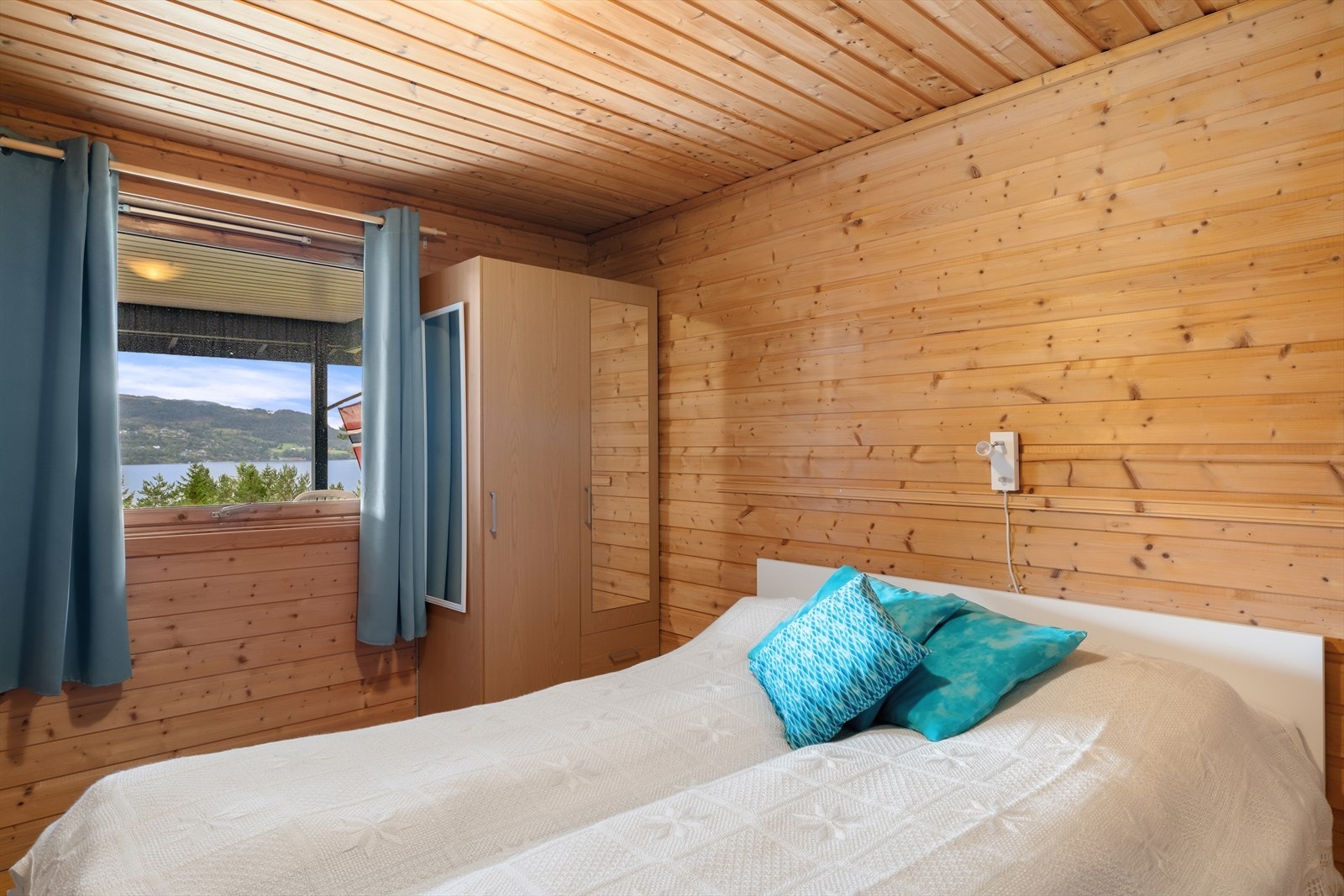 Her kan du våkne til utsikt mot fjorden. Galleribilde