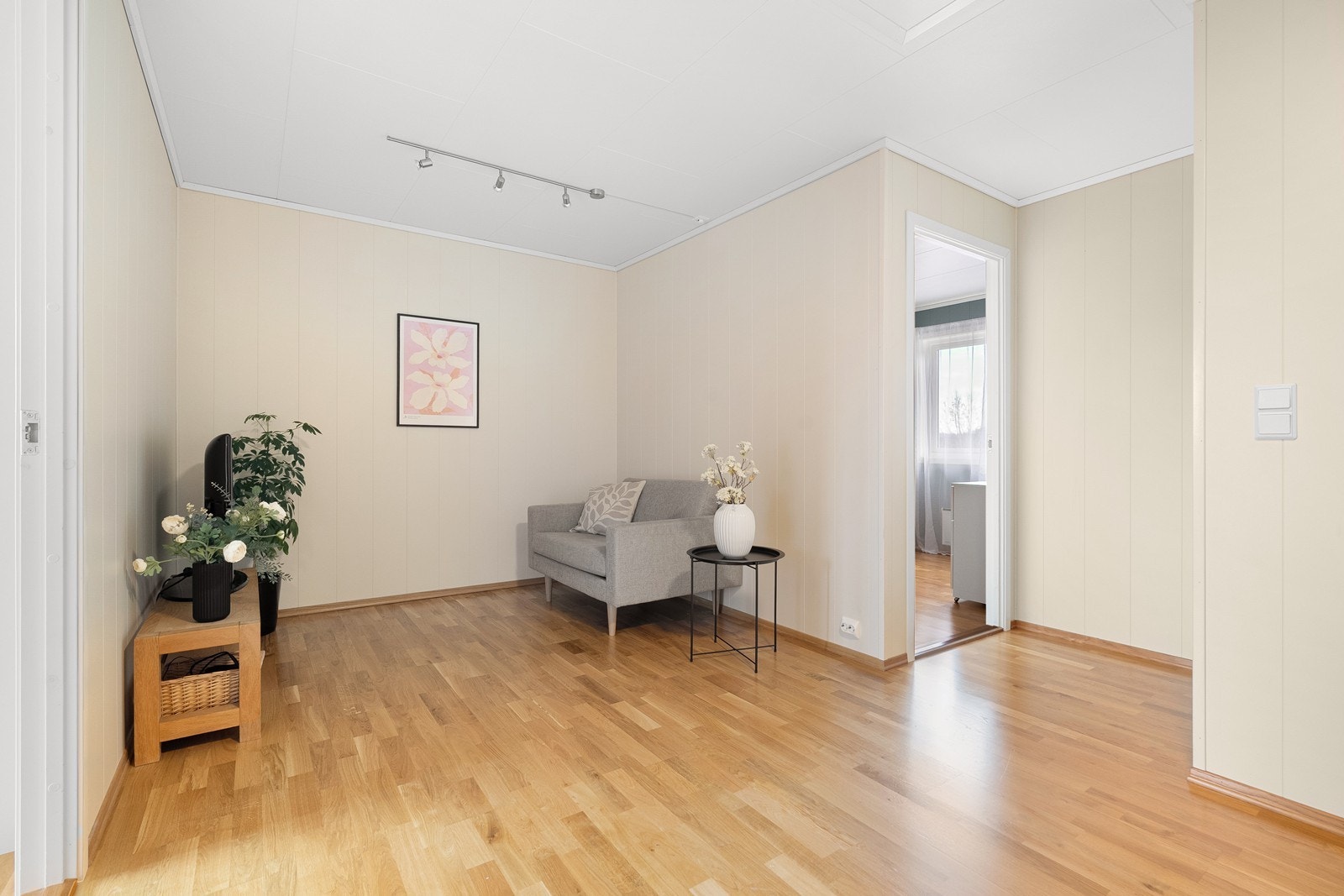 Tv-stuen i andre etasje gir boligen ekstra fleksibilitet, spesielt hvis du ønsker et sted å trekke deg litt tilbake. Med barn i hus vil man nyte godt av dette rommet. Galleribilde