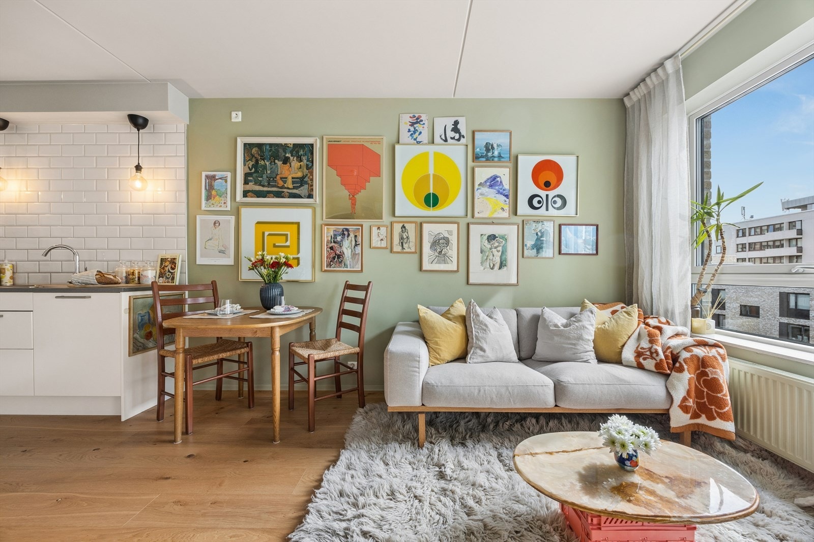 Strøken og innflytningsklar selveier med moderne løsninger, oppført i 2018 Galleribilde
