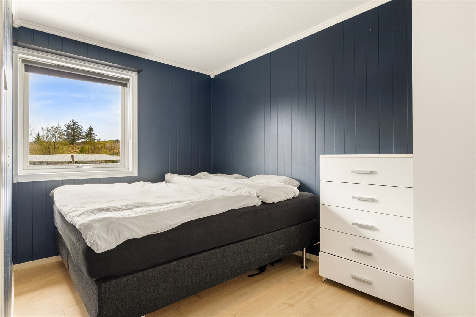 Soverom 1 er boligens minste soverom og har et areal på 9,9 m². Galleribilde
