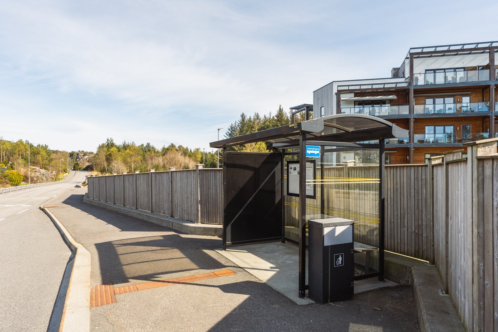Det er kun 100 meter til busstopp. Galleribilde