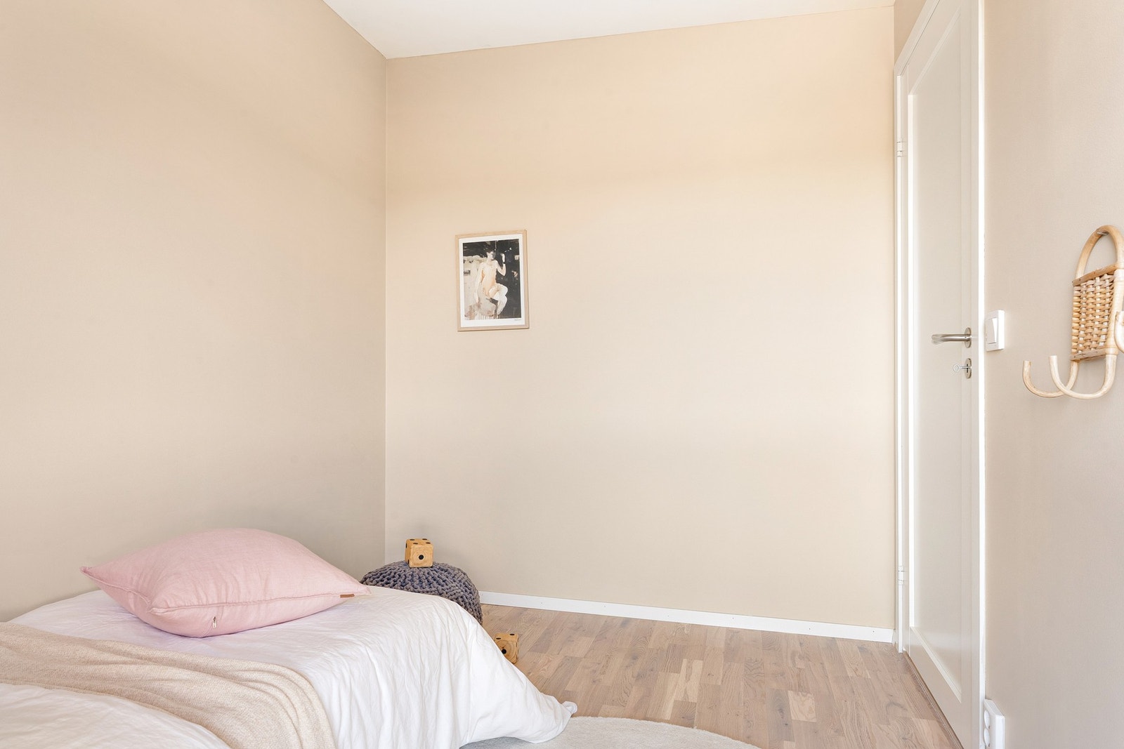 Her er det plass til seng og garderobe. Perfekt som barnerom. gjesterom eller kontor. Galleribilde