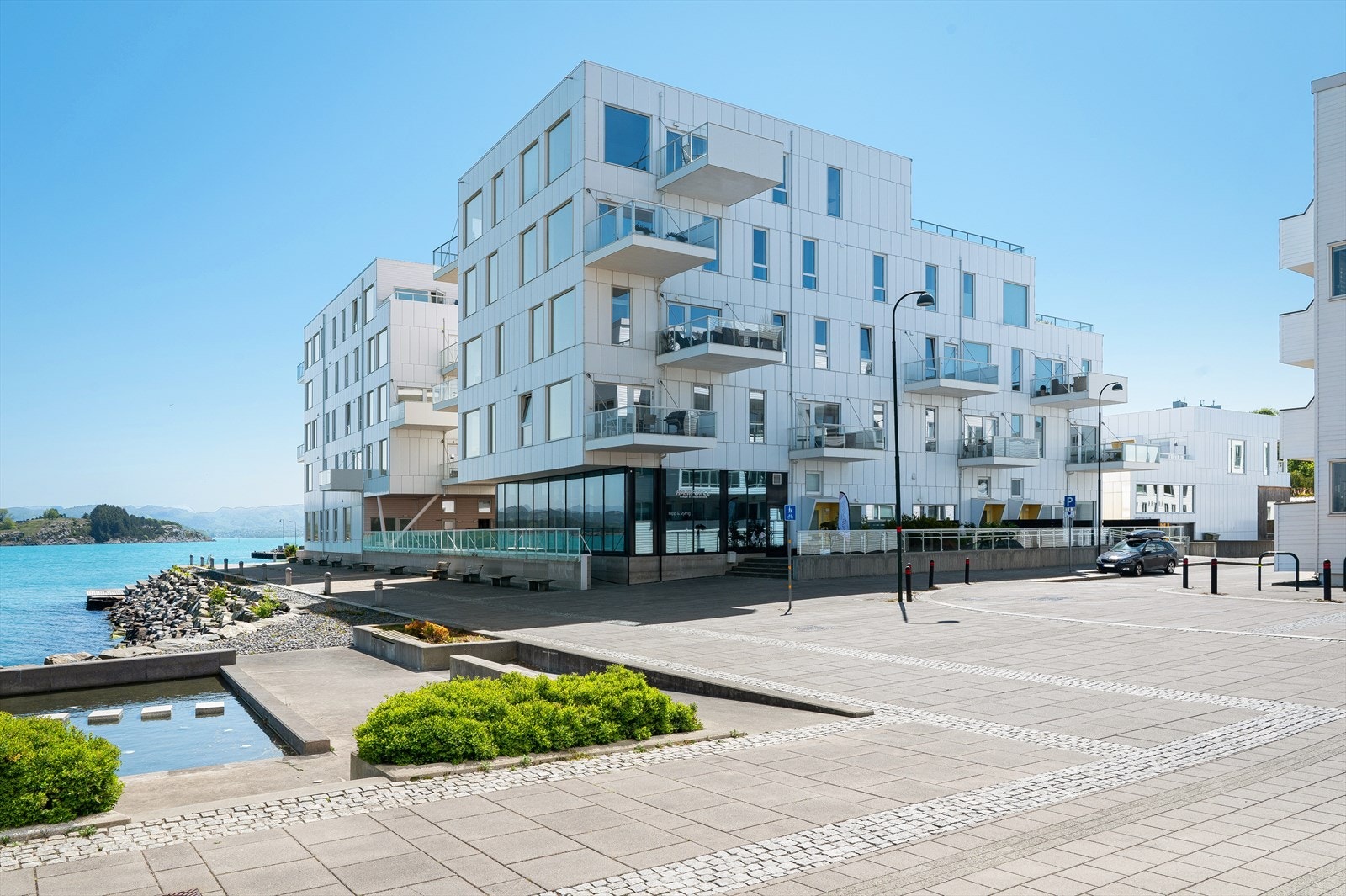 Sommerklippen er bare en heistur unna hos Hairforce Galleribilde