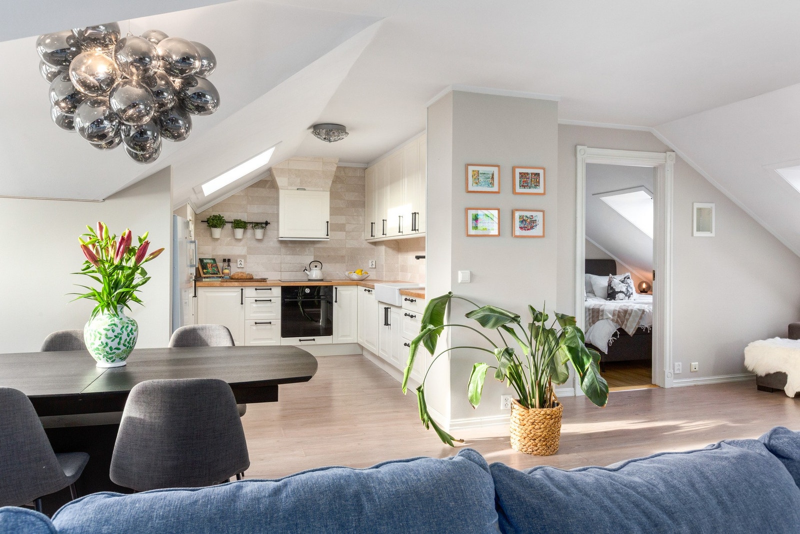Lys og tiltalende selveierleilighet i sjarmerende bygård. Galleribilde