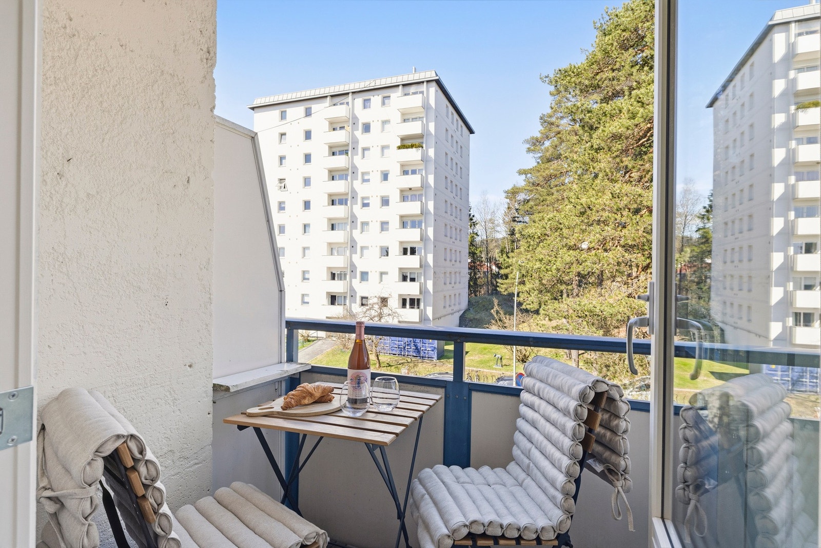 Fra stuen er det utgang til balkong på ca. 1,9 m² Galleribilde