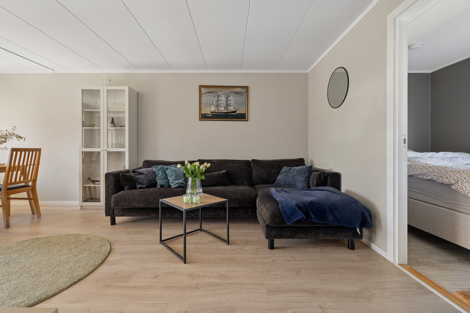 Her har du plass til sofagruppe, spisebord og annet du måtte trenge. Galleribilde