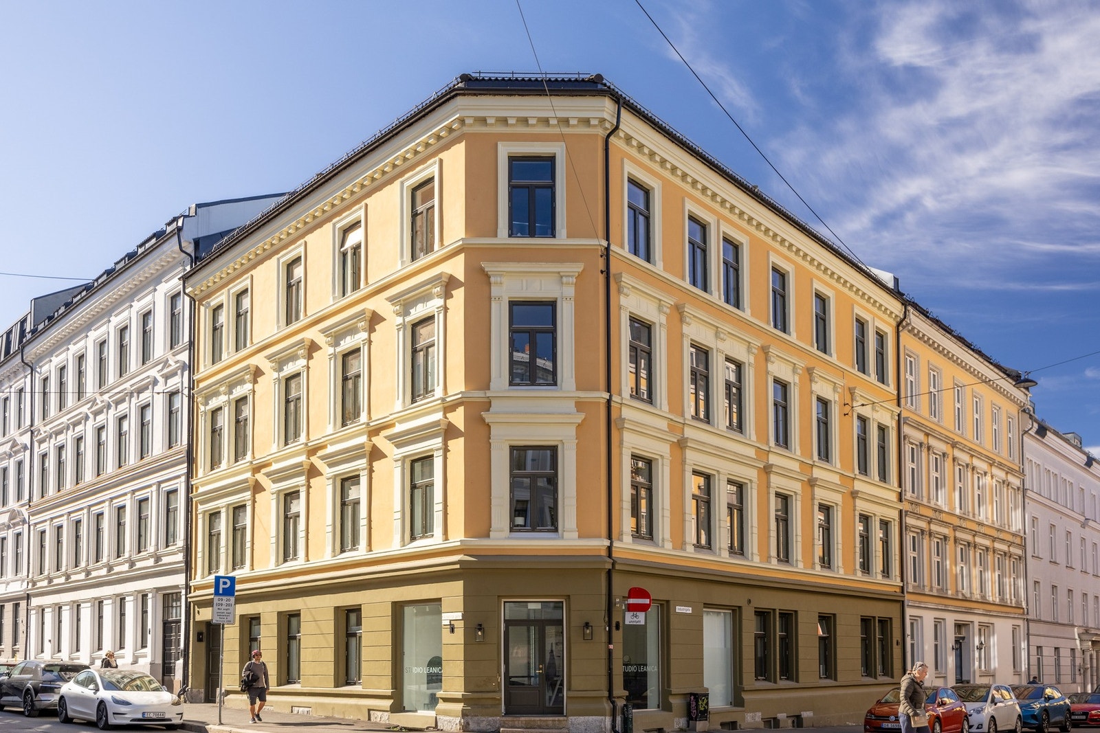 Bygården ble omfattende pusset opp i 2004, og ble fasaderehabilitert i 2021. Super beliggenhet på hjørnet av Schønings gate og enveiskjørte Industrigata. Galleribilde