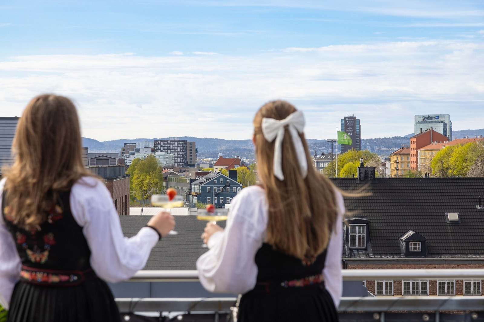 Her får du gleden av en fantastisk takterrasse med nydelig utsikt og gode solforhold! Galleribilde