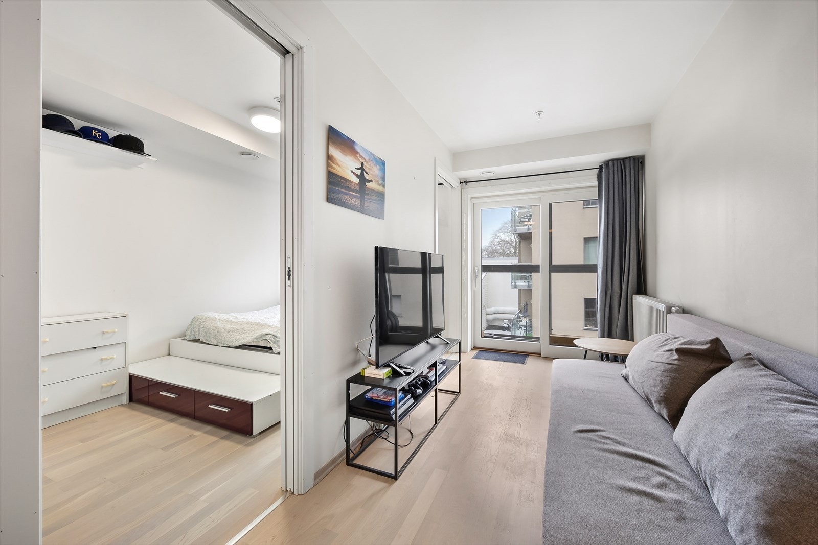 Lett adkomst til balkong fra stuen. Galleribilde