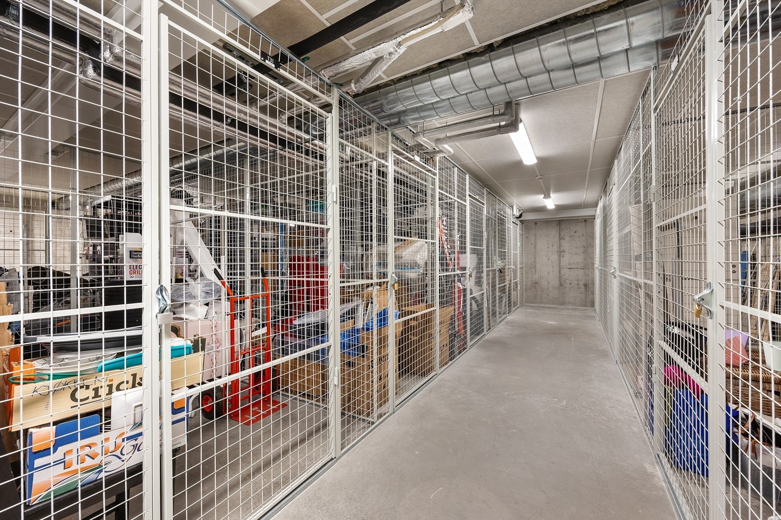 Sikker lagringsplass i kjellerbod. Galleribilde
