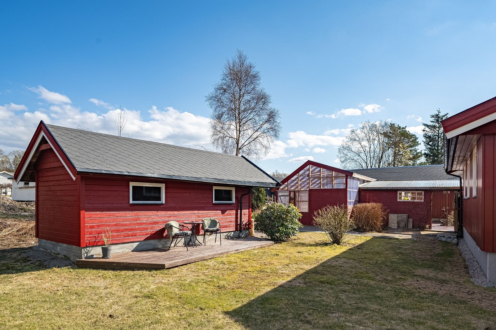 Boligen har en gjennomgående god standard. Tak og taknedløp/renner er fra 2010. Galleribilde