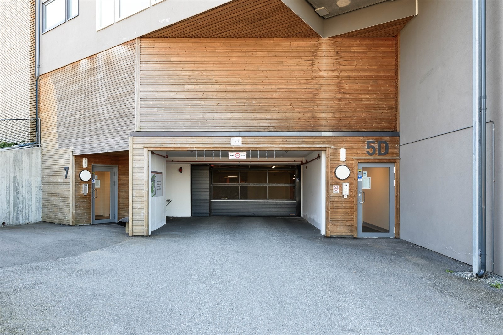 Adkomst og innkjørsel til garasjen Galleribilde