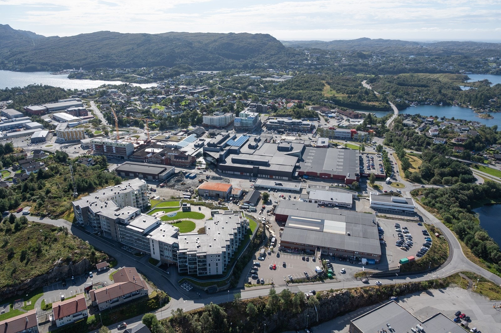 Straumsfjellet Panorama ligger supersentralt på Straume v/Sartor Galleribilde