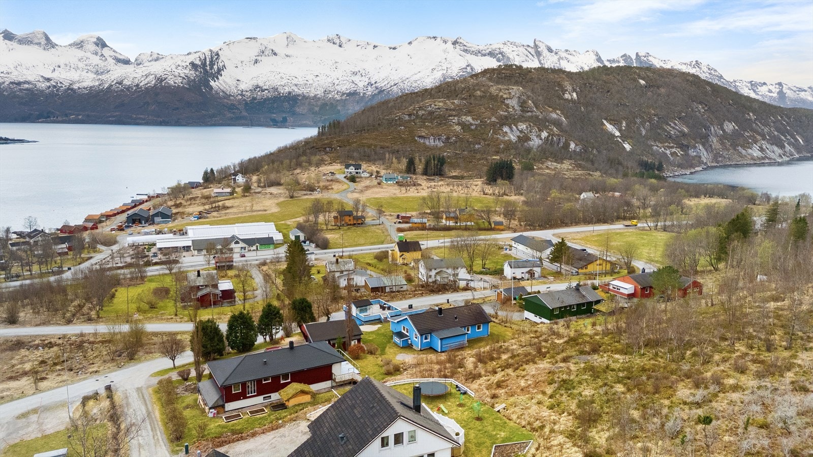 Innholdsrik enebolig over to plan med familievennlig planløsning Galleribilde